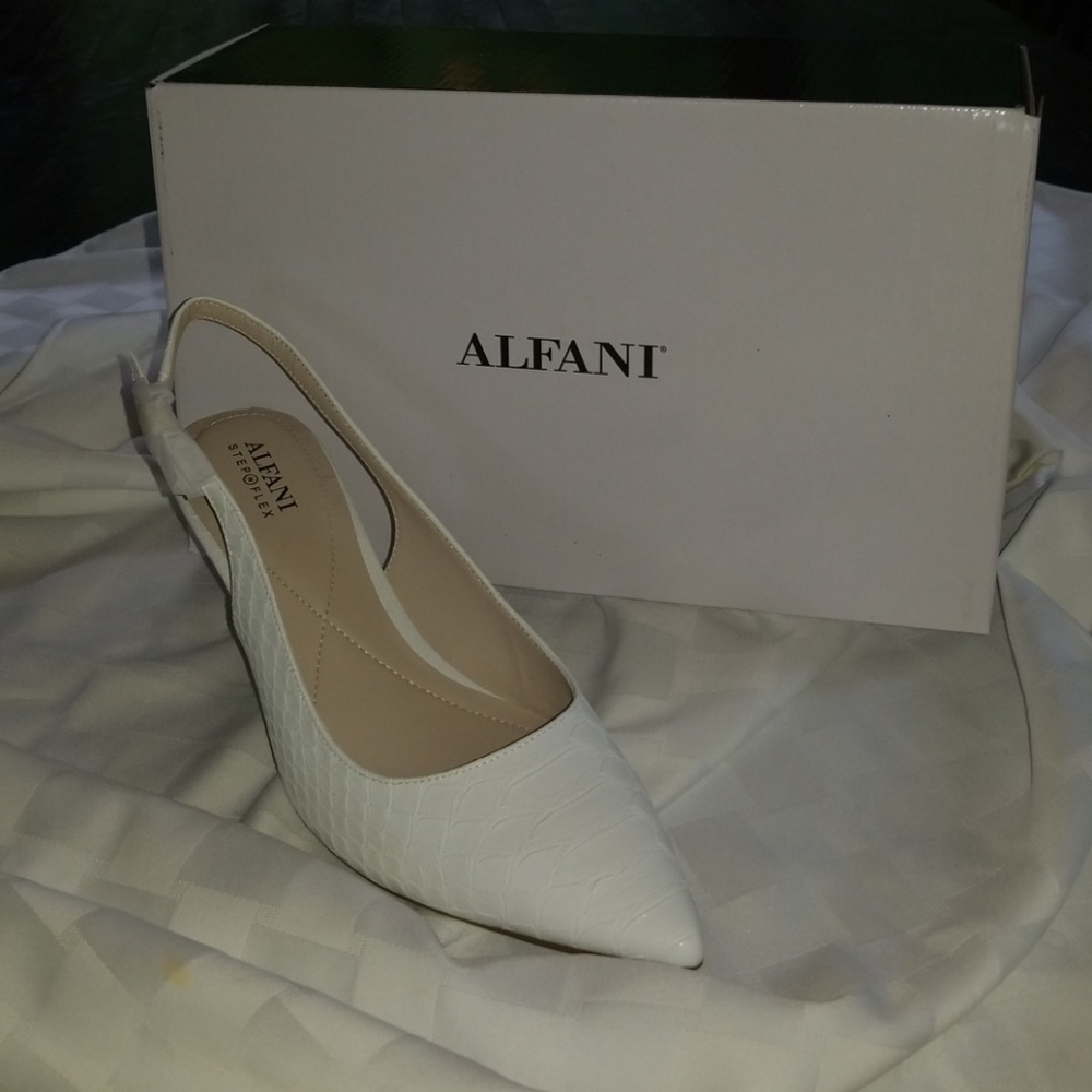 NWT alfani white heels